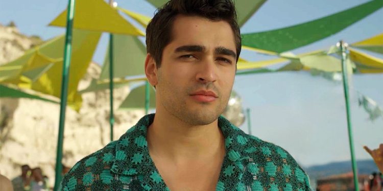 Qo‘rg‘on Sirlar “Yalı Çapkını” serialining bosh qahramoni Mert Ramazan Demirning yangi sevgilisi kim?