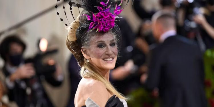 Donatella Versace 70 yoshda: “Yangi Level Glow” bilan hammani hayratda qoldirdi!