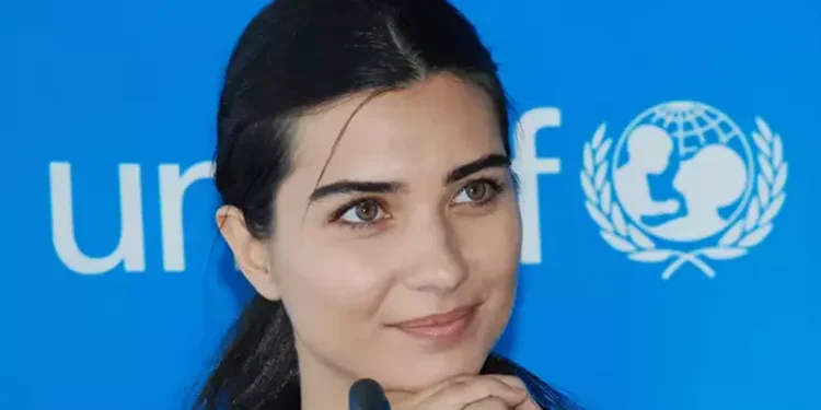 Barchamiz sevib tomosha qilgan Osiyo serialining bosh qahramoni: Tuba Büyüküstünning(Buyukustun) hayoti