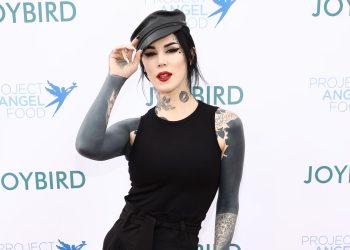 Kat Von D tanasining 80 %ni qora rangga tatuirovka qilgandan keyin qanday ko‘rinishini ochiqladi