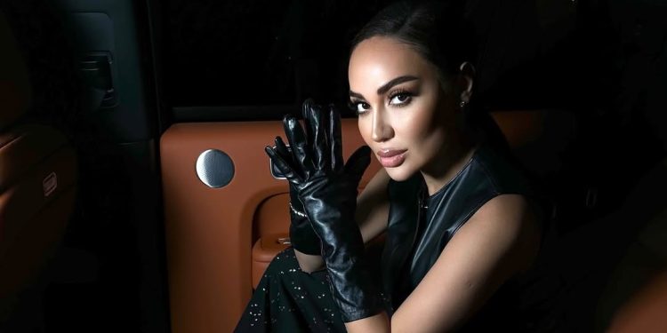 “Munisa nihoyat sirni ochdi!” — Xonandaning O‘g‘li Bir Yoshga To‘ldi va Birinchi Marta Ommaga Ko‘rsatdi!