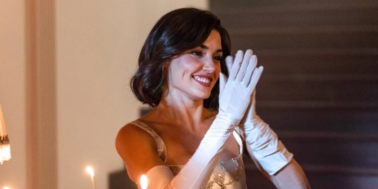 Hande Erchel 32ga kirdi: Rossiyada tug‘ilgan kun, yolg‘izlik haqida ochiq gaplar va muxlislardan sevgi yomg‘iri!