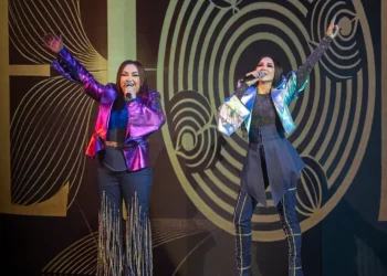 Layloning sahnadagi “xavfli tryuki” Toshkentni larzaga soldi: “Setora” konserti bir zumda shov-shuvga aylandi