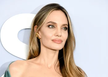 Angelina Joli Los-Anjeles bilan xayrlashmoqda