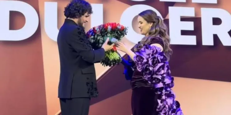 Sahnada romantik taklif: Shahlo Salayevaning qo‘li so‘raldi