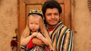 Mirjalol va Yasmina milliy atlas liboslarda raqsga tushdi