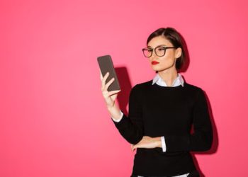 Ijtimoiy tarmoqlar ayollarning o‘z-o‘zini baholashini pasaytiradi — tadqiqot natijalari