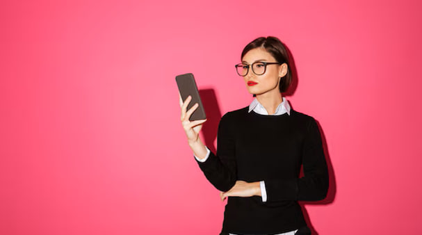 Ijtimoiy tarmoqlar ayollarning o‘z-o‘zini baholashini pasaytiradi — tadqiqot natijalari