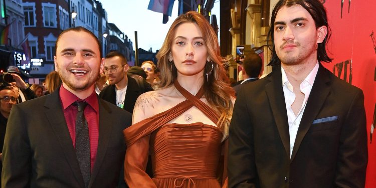 Maykl Jeksonning farzandlari milliardlab merosga ega bo‘lsa-da, nega pulni ololmayapti?