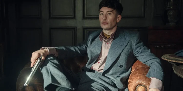 “O‘tkir soyabonlar” qaytmoqda: Tommy Shelby yana sahnada