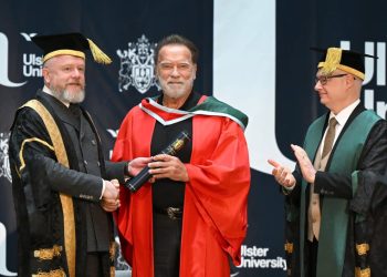 Arnold Shvartsenegger Olster universitetida faxriy doktorlik darajasini oldi