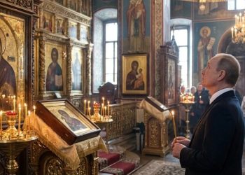 Putin Pasxa bayramini Moskvaning bosh ibodatxonasida kutib oldi