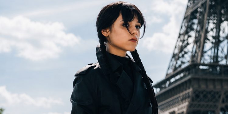 Jenna Ortega Parijda “Wednesday” 3-mavsum suratga olish jarayonida ko‘rindi