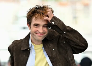 Robert Pattinson — 40 yoshda!