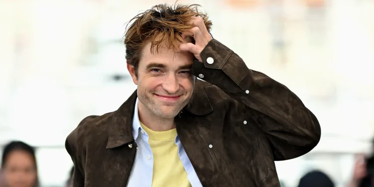 Robert Pattinson — 40 yoshda!