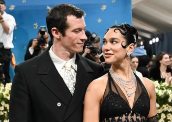Dua Lipa turmushga chiqdi: xonanda unashtirilganini rasman tasdiqladi