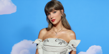 Teylor Svift rasman tarixdagi eng boy ayol xonandaga aylandi