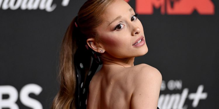 Ariana Grande AQSH hukumatidan qo‘shig‘ini ishlatmaslikni talab qildi
