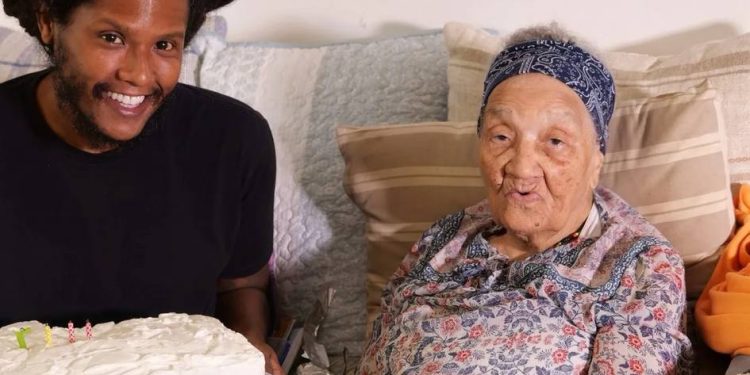 96 yoshli ayol dunyoning eng keksa fudblogeri sifatida Ginnes rekordini o‘rnatdi