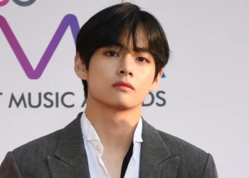 BTS a’zosi V ishtirokidagi yo‘l-transport hodisasi muxlislarni xavotirga soldi