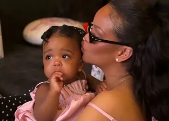 Rihanna va ASAP Rocky qizining 1 yoshini nishonladi: uning ismi oilaviy an’anani davom ettirdi