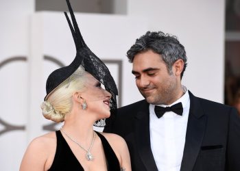 Ledi Gaga ilk bor ona bo‘ldi: xonanda farzandli bo‘lganini oshkor qildi