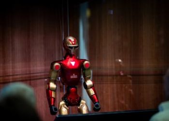 Germaniyada robot 16 yoshli qizga shilqimlik qildi