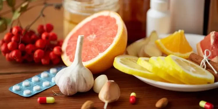 Shamollash haqidagi 9 ta keng tarqalgan afsona: C vitamini, sarimsoq va antibiotiklar haqiqatan yordam beradimi?